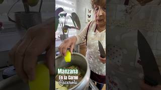 Manzana en la carne a la cacerola Un ingrediente q agrega mi madre en preparación jueves 1800 hrs [upl. by Benedicta]