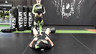 MBJJTV Technique  Passage de garde quotjambes croiséesquot Part 3 avec Daniel Woirin [upl. by Ynitsed755]