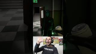 El enmascarado en Escape the Backrooms 😂😱 horrorgame [upl. by Olcott]