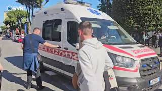 Thirret ambulanca për të trajtuar dy pensionistë gjatë protestës shfaqën probleme shëndetësore [upl. by Rudin525]