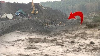 DETIK DETIK BANJIR LAHAR SEMERU DATANG TERJANG TANGGUL BRONJONG GLADAK PERAK [upl. by Hiram214]