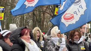 Protest pielęgniarek w Warszawie – o co walczą [upl. by Lledniw]