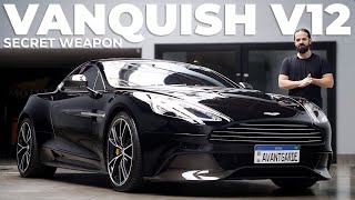 Por que o melhor V12 DO MUNDO é INGLÊS 🇬🇧 Aston Martin Vanquish Secret Weapon [upl. by Iah32]