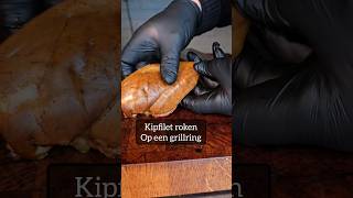 kipfilet roken op een bbq grillring [upl. by Idnod]