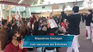 Con porras y las mañanitas maestros celebran aplicación de vacuna Covid en Edomex [upl. by Claud]