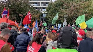 Bruxelles la protesta dei quotlavoratori essenzialiquot [upl. by Nylemaj]