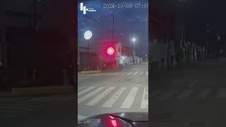 VIRAL 💥RUTA se pasó el semáforo en rojo provocando un choque con un motocicleta en Puebla [upl. by Clotilde]