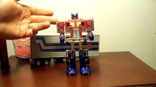 TRANSFORMERS G1 OPTIMUS PRIME 25th ANNIVERSARY REISSUE ACTION FIGURE TOY REVIEW [upl. by Mapel]