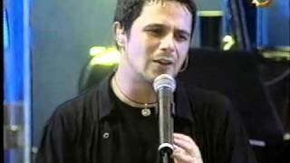 09  Alejandro Sanz  Llega llegó Soledad  En vivo Velez 2001 [upl. by Domenico]