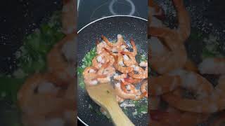 Crevette ail et persil 🤩 crevettes cooking food cuisinefacile cuisinerapide [upl. by Notgnihsaw]