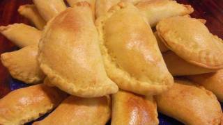 MASA PARA EMPANADAS  HOJARASCAS RELLENAS CON GUISADO  receta antigua  Lorena Lara [upl. by Aieka]