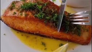 SALMON FOR DINNER IN 10 MINS EASY with lemon butter sauce shorts [upl. by Duffy]