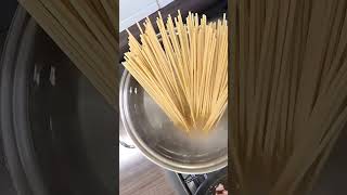 Cómo Hacer la Auténtica Pasta Carbonara en Menos de 1 Minuto  Receta Fácil y Rápida [upl. by Floris]