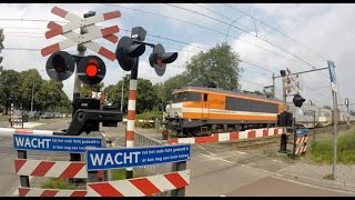 Spoorwegovergang Harderwijk  Dutch railroad crossing [upl. by Anitselec326]