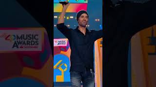 🏆Enrique iglesias wins Best Latin Collaboration and the Global Icon Award at the LOS40 Music Awards [upl. by Ansel]