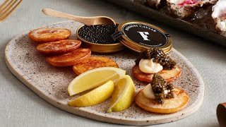 Wassims nytårssnack Blinis med caviar og pisket creme fraiche [upl. by Rolfe]