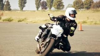 Get your knee down with i2i Motorcycle Academy [upl. by Tyrone307]