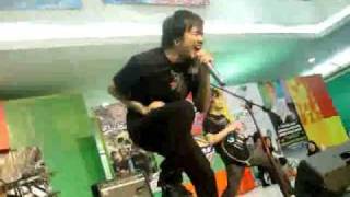 Cariño BrutaL  Slapshock  live  SM city Marilao [upl. by Elvina584]