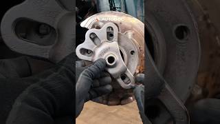 How a universal slide hammer puller works  AUTODOC shorts [upl. by Doughty]