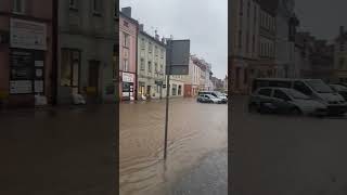 Woda zalewa rynek w Głuchołazach głuchołazy [upl. by Boone]