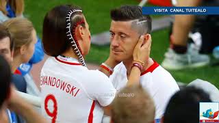 Así se consuela Robert Lewandowski tras derrota de Polonia ante Senegal en Rusia 2018 Video [upl. by Aneles]