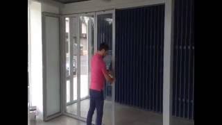 Funcionamiento de puerta plegable de aluminio S35 Abrir y cerrar cerramiento [upl. by Pallua]