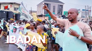 Day 7 EndBadGovernancelnNigeria protesters Barricade Agbowo Road in Ibadan Oyo State [upl. by Nickolas764]