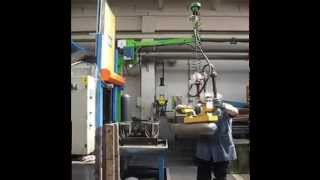 INDEVA LIFTRONIC with gripping by magnet to handle gas bottles [upl. by Oznofla]