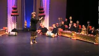 Gamelan Lecture Demo GIta Asmara Show 2013 [upl. by Rees953]