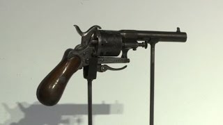 Verlaine tenta de tuer Rimbaud en 1873 le revolver aux enchères [upl. by Ebba]