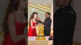 Golden Cake 🍰  podcast honeysingh newshorts urvashirautela [upl. by Dollar]