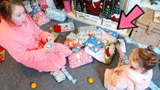 CHRISTMAS MORNING OPENING PRESENTS 2017 AND CALLING SANTA CLAUS ON FACETIME  Ruby Rube [upl. by Sherrard]