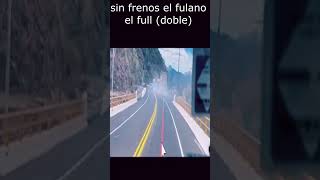 trailer se queda sin frenos y prefiere no usar la rampa de emergencia y logro detener el camion [upl. by Elletsirk676]