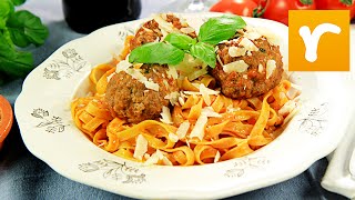 Mitt kök Tagliatelle med stora köttbullar i tomatsås  TV4 [upl. by Idnyc]