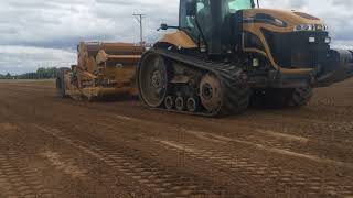 Nivelage agricole au GPS et au Scraper ALG3500B TOOMEY et Chenillard [upl. by Ynahpets]