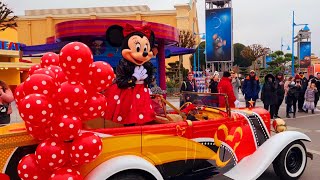 Disneyland Paris Polka Dot Day 2023 Cavalcade Real snow ❄  a very cold day 22nd January 2023 [upl. by Odnala]