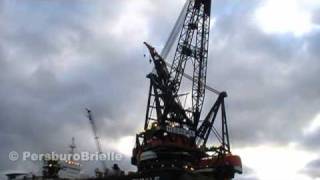 151210 Calandkanaal Rozenburg Heerema Thialf [upl. by Leinahtan]