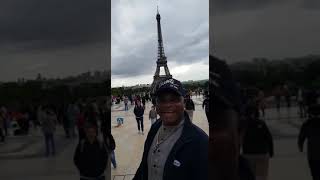 PIPI WOBAHO a la tour Eiffel [upl. by Llehcram]