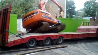 Loading A 360 Excavator DaewooSolar 14Tons on Low Loader [upl. by Hsiekal]