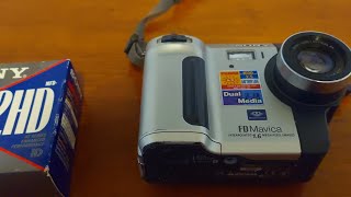 A Digital Camera That Takes Floppy Disks amp Memory Sticks  Sony Mavica MVCFD92 [upl. by Ettolrahc]