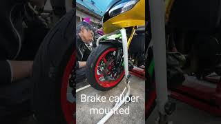 955i maintain Front wheel replace triumphspeedtriple [upl. by Rebel]