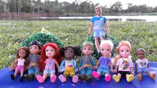 Simon says game  Elsa amp Anna toddlers  Barbie dolls  fun activities elsa anna games [upl. by Umeko]