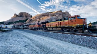 Sullivan’s Curve Spectacular Sunrise BNSF Trains Back to Back Z Meets Q Train [upl. by Mcripley]