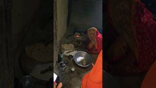 Mammi ji roti Bana rahi hai aartichhotu manuaarti viralvideos shortvideos youtubeshorts [upl. by Jabin]