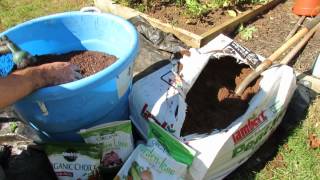 How to Organically Prepare Peat Moss for Container Raised Bed Gardens  The Rusted Garden 2013 [upl. by Elad435]