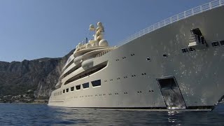 Le plus grand yacht du monde vogue sur la Côte d’Azur [upl. by Thordis]