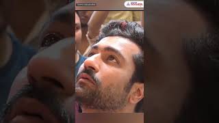 Actor Vicky Kaushal Visits Lalbaugcha Raja Seeks Blessings On Ganesh Chaturthi [upl. by Nyad766]