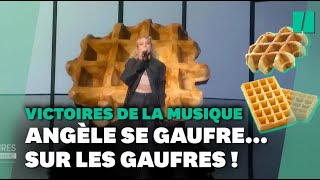 Aux Victoires de la musique 2022 Angèle et sa gaufre font réagir [upl. by Sorrows]