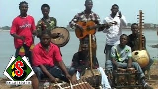 Les Espoirs de Coronthie  Guinée Remix Clip Officiel [upl. by Annayek831]