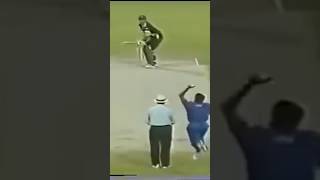 Shahid Afaridi vs Chaminda Vaas shorts cricket [upl. by Deane616]